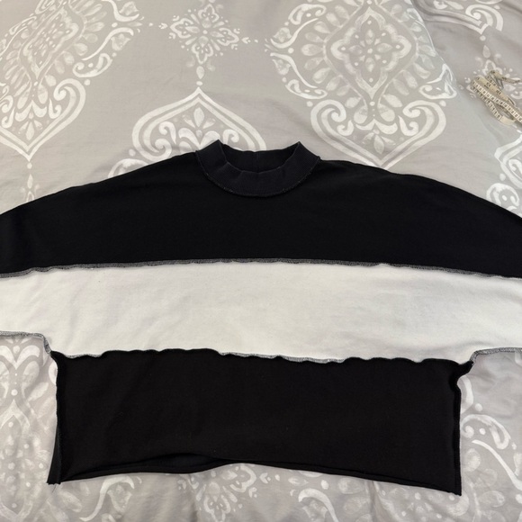 New Balance Black and White Cropped Crew Neck Pullover Sweatshirt Size L - Picture 6 of 9